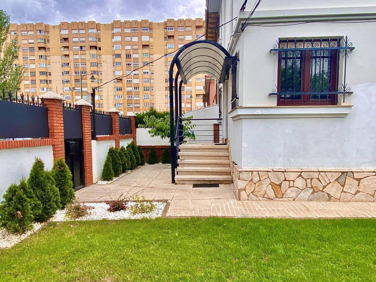 Housing Leon Casa Con Jardin Villa Екстериор снимка